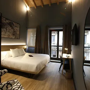 2* Hotel M&uga Hotela